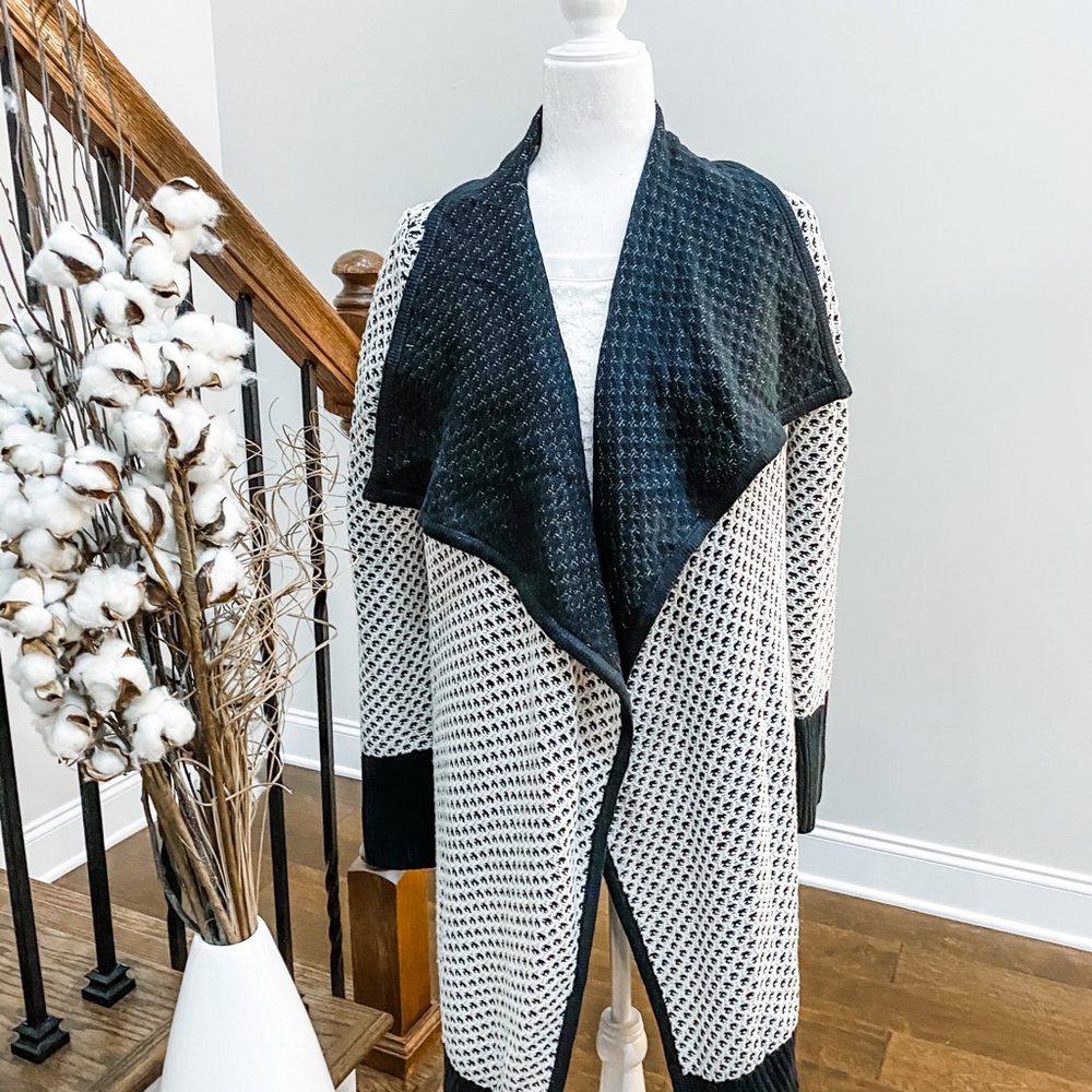 Kensie Black and White Fishnet Pattern Long Sleeve Sweater Cardigan Size Small - Picture 1 of 11